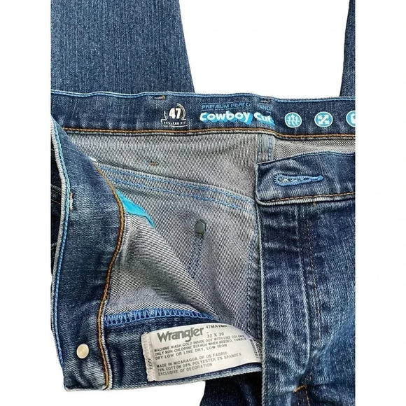 Wrangler Women's Blue Premium Cowboy Cut Straight Jean Size 32x30 - Picture 3 of 5